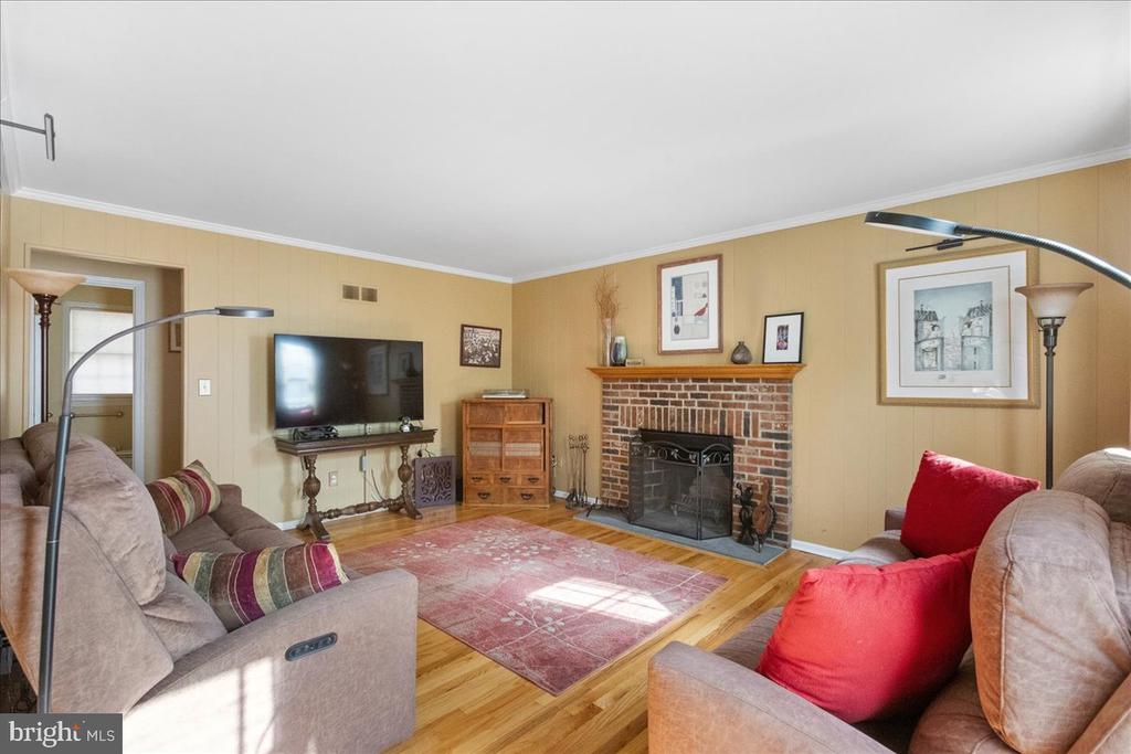 8 Laurel Wood Dr
