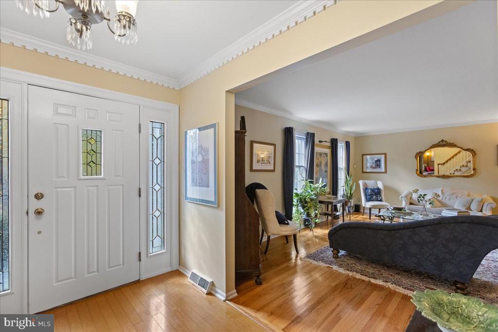 8 Laurel Wood Dr