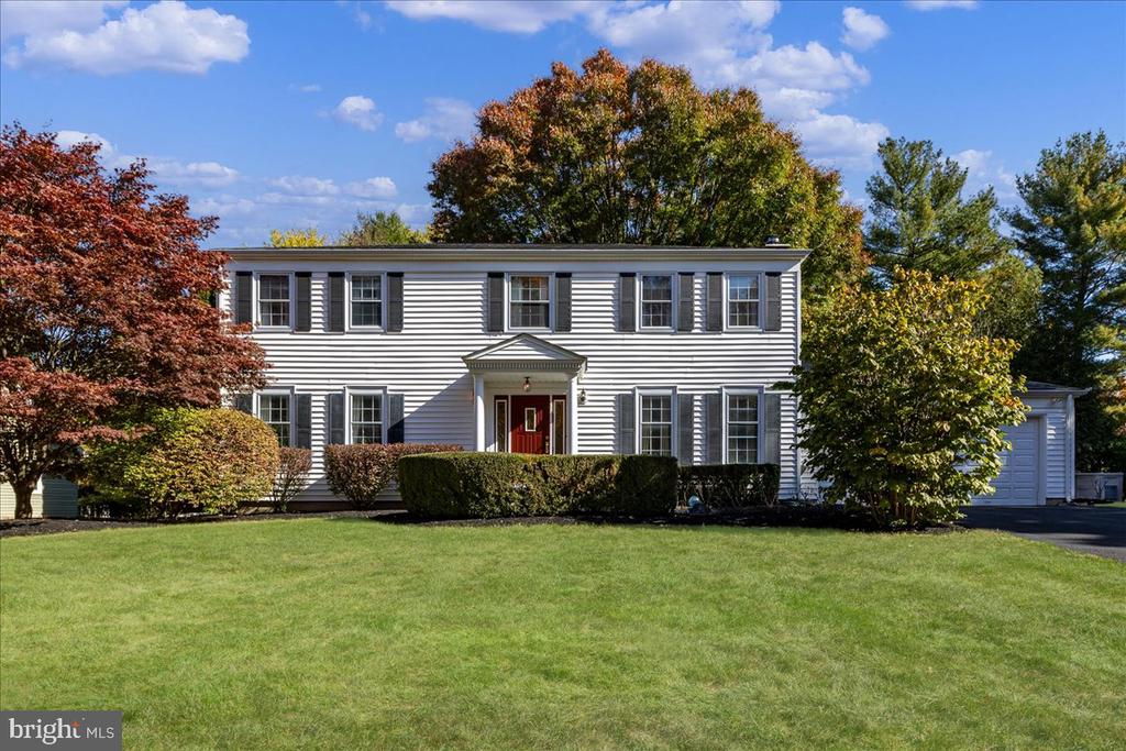 8 Laurel Wood Dr
