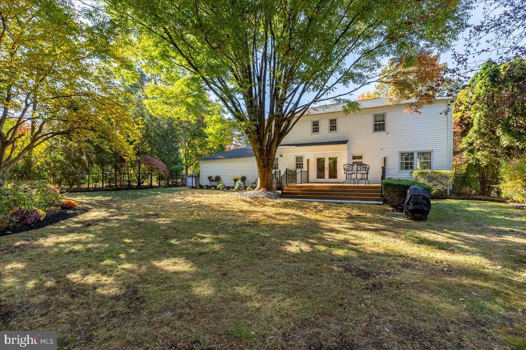 8 Laurel Wood Dr