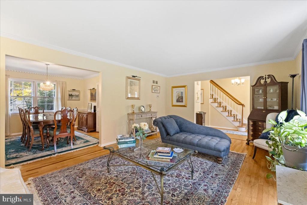 8 Laurel Wood Dr