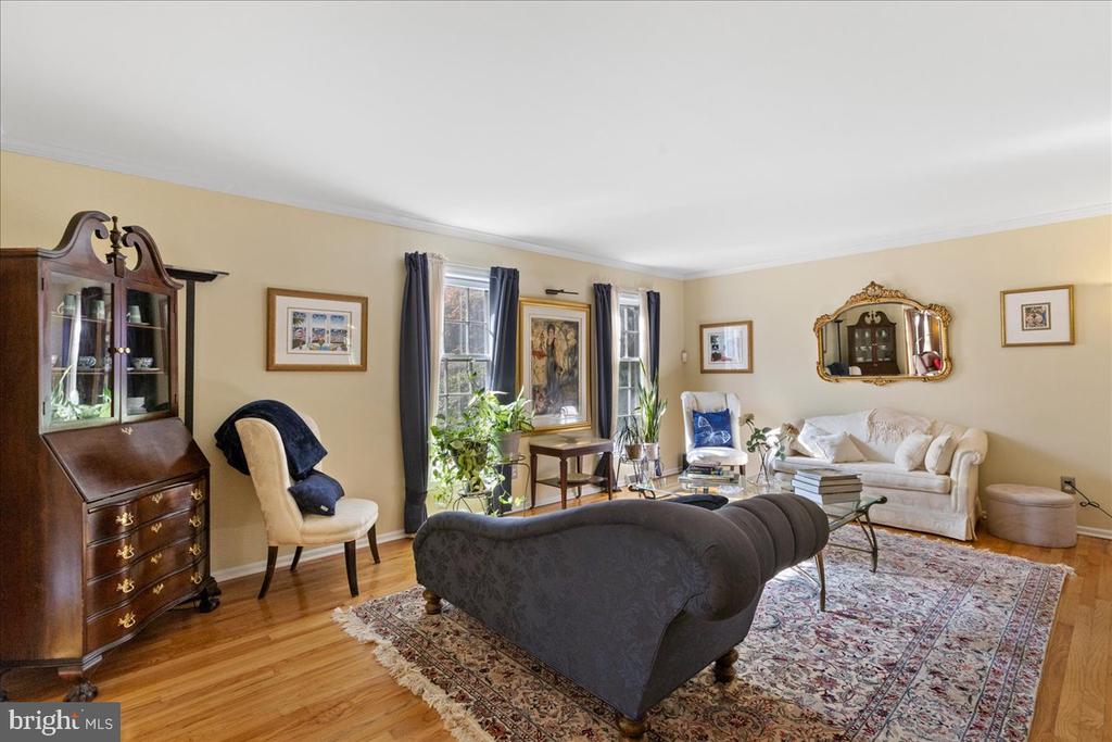 8 Laurel Wood Dr