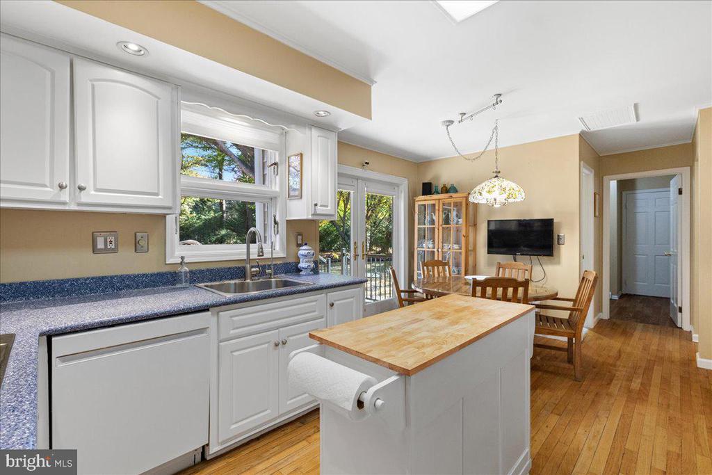 8 Laurel Wood Dr