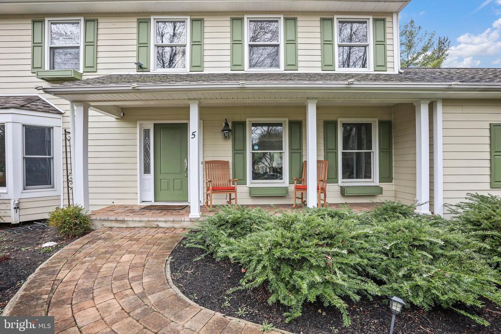 5 Landing Ln