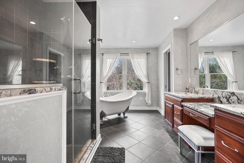 5 Landing Ln