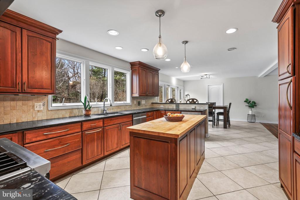 5 Landing Ln