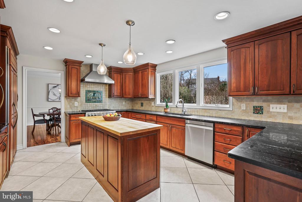 5 Landing Ln