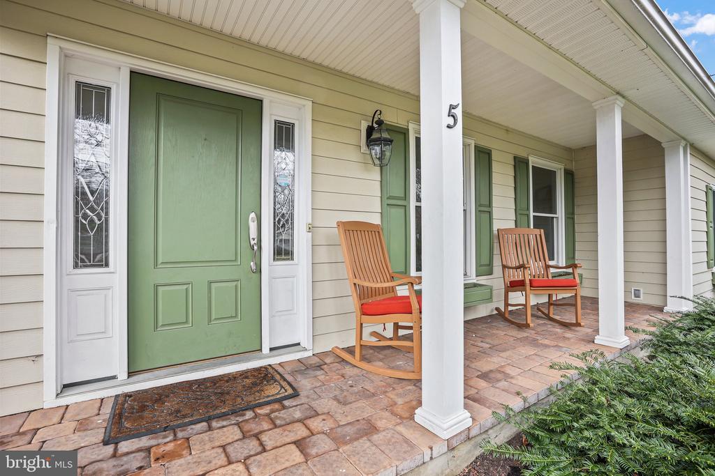 5 Landing Ln