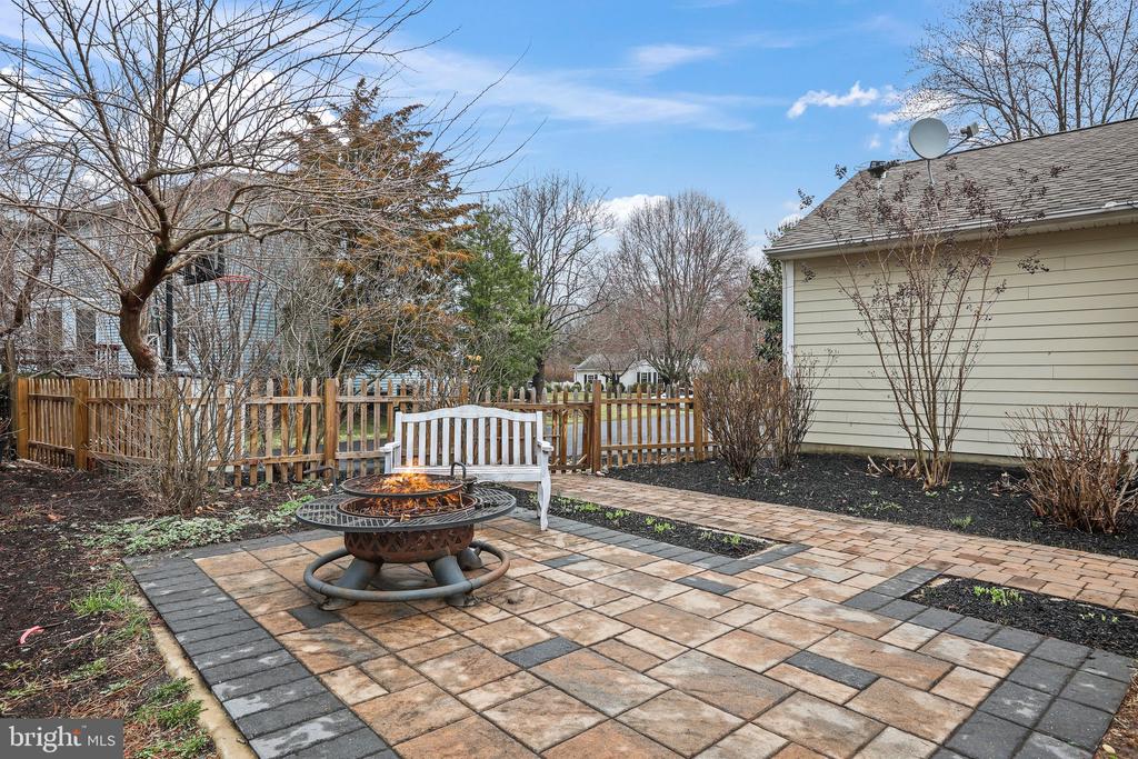5 Landing Ln