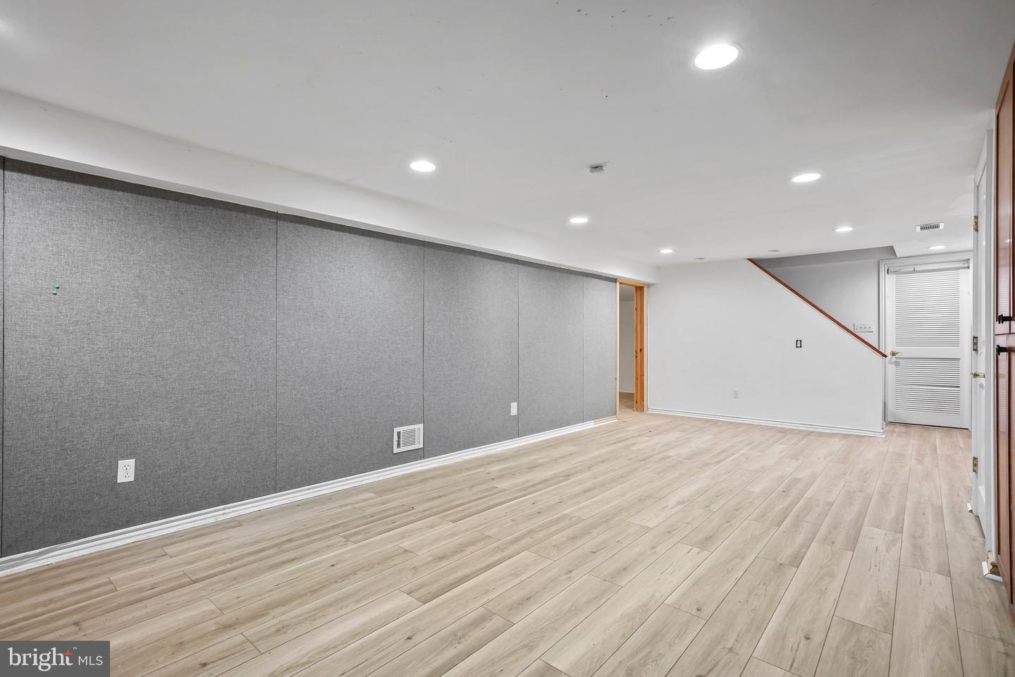 5 Landing Ln