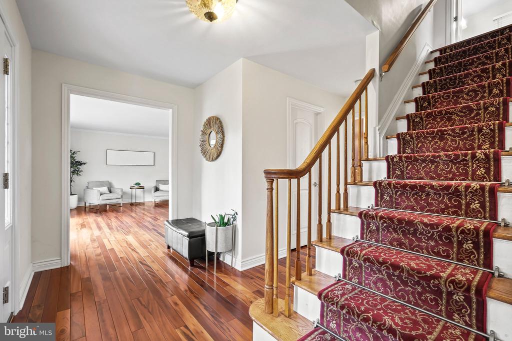 5 Landing Ln