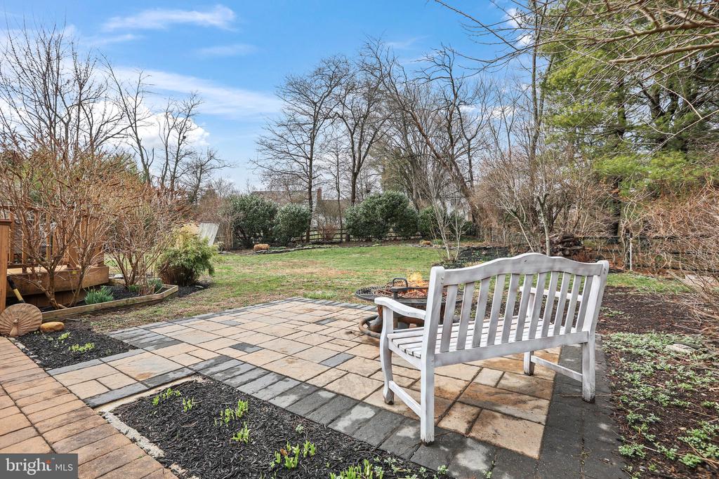 5 Landing Ln