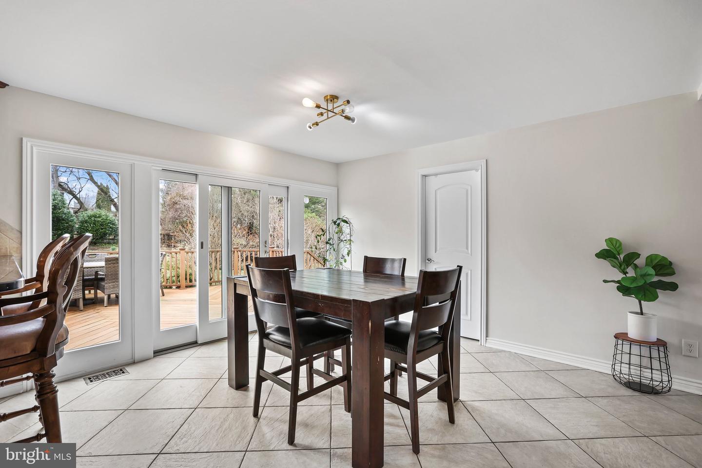 5 Landing Ln