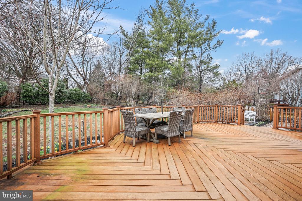 5 Landing Ln