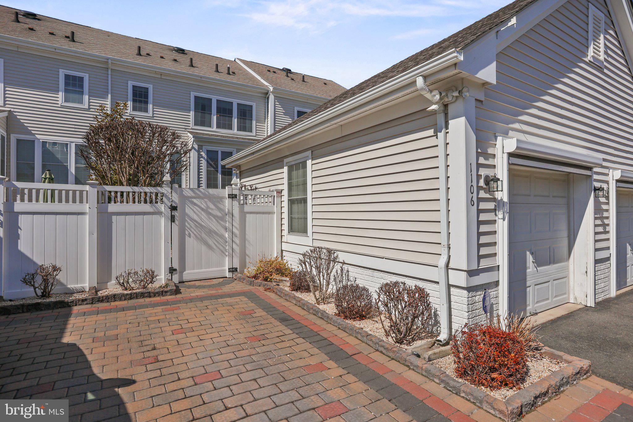 1106 Lake Dr