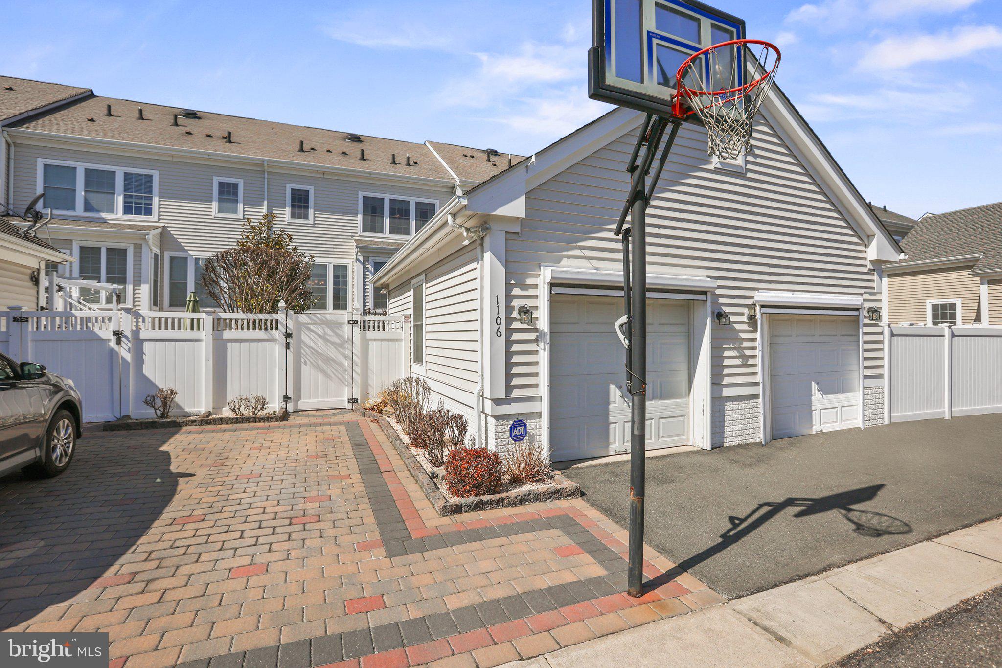 1106 Lake Dr