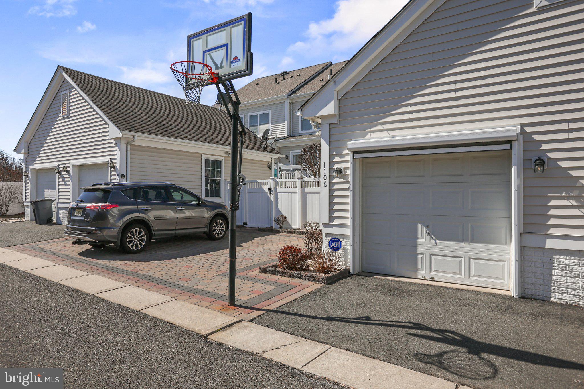 1106 Lake Dr