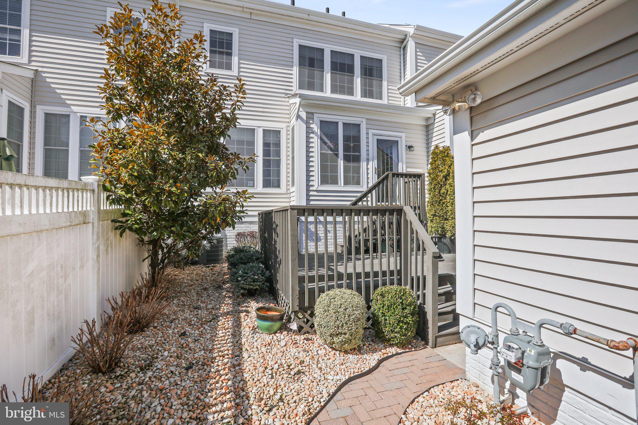 1106 Lake Dr