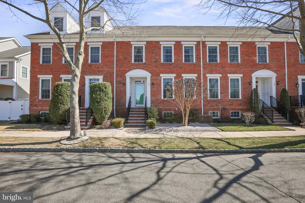 1106 Lake Dr