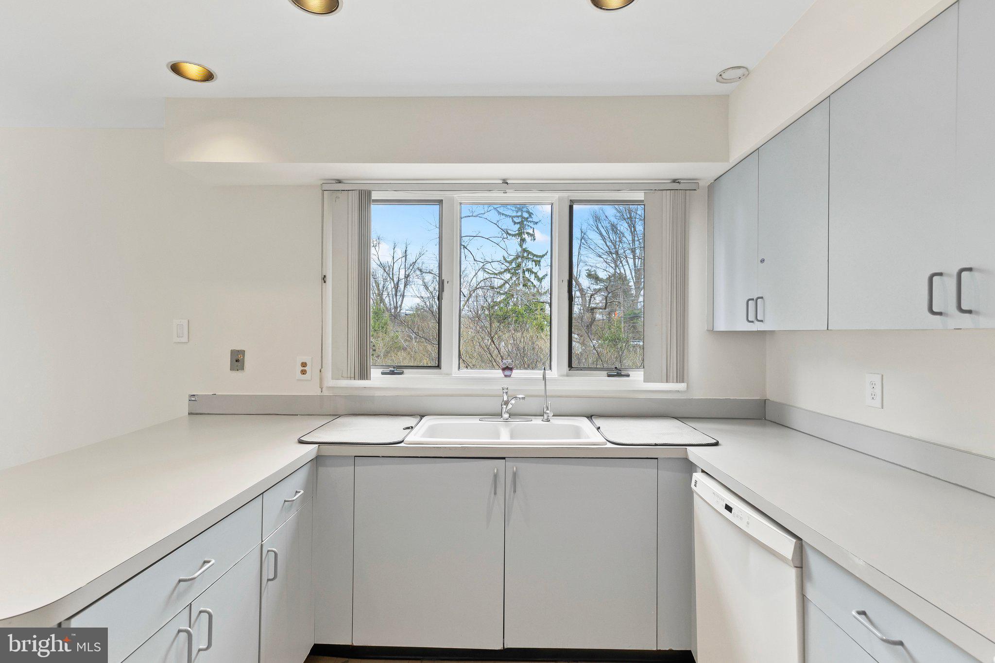 47 Woodmont