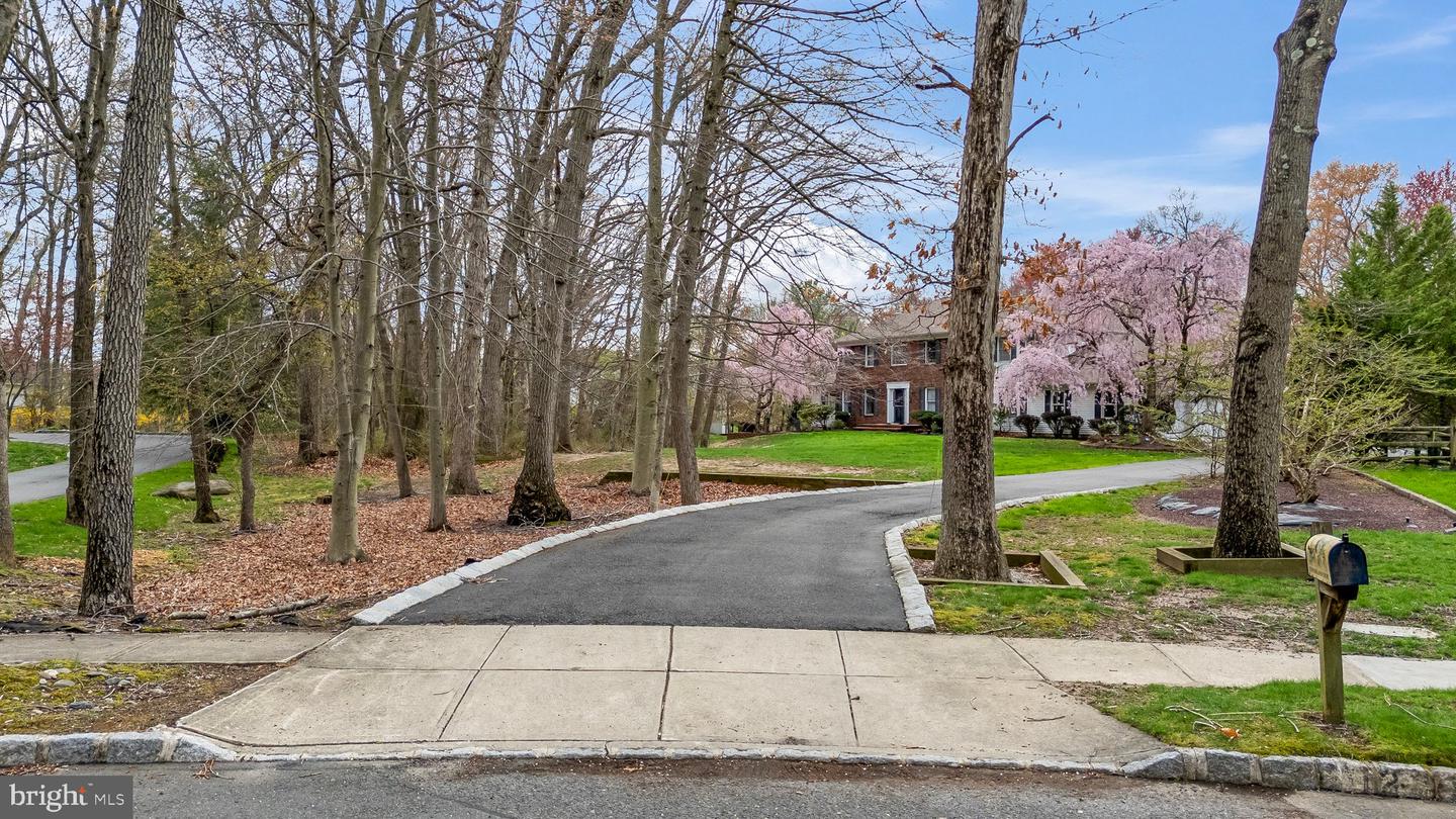 12 Woodland Ct