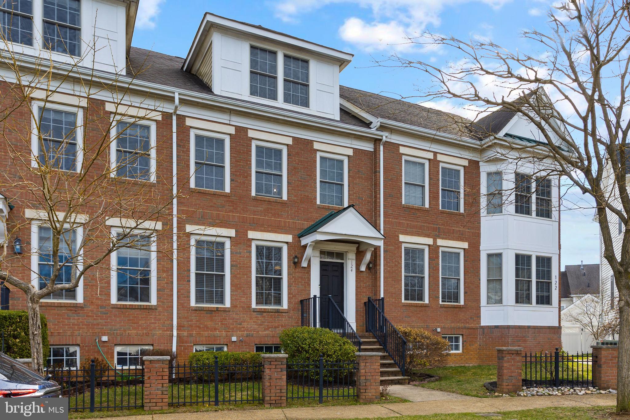 124 BURNET CRES
