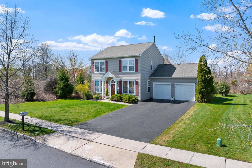 14 Strathmore Way