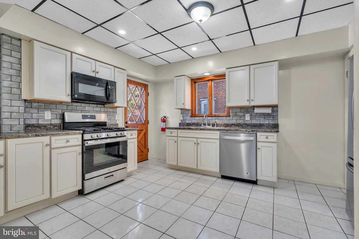 1064 Revere Ave