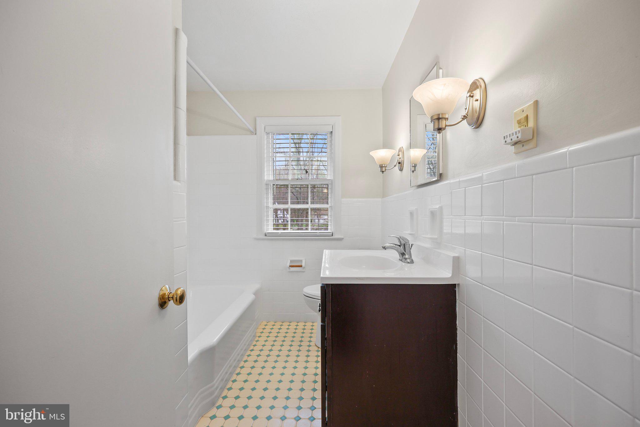 15 Flower Hill Ter