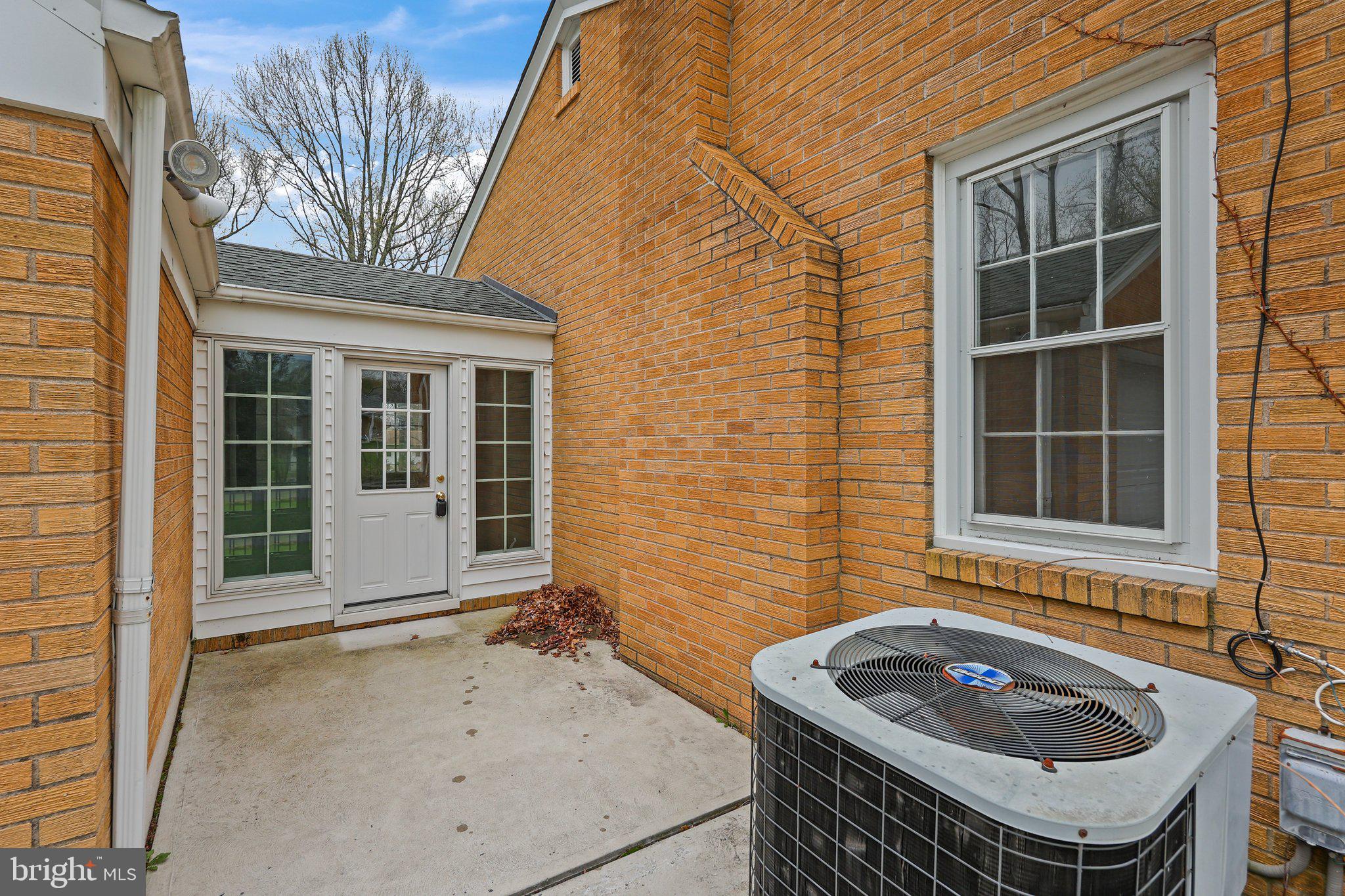 15 Flower Hill Ter