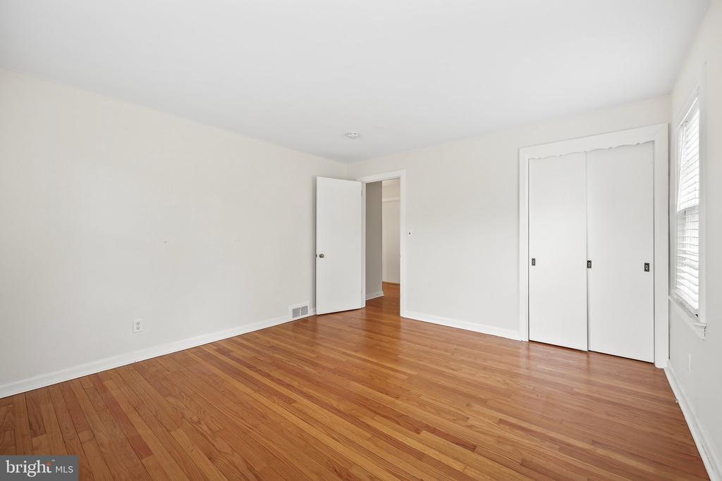 15 Flower Hill Ter