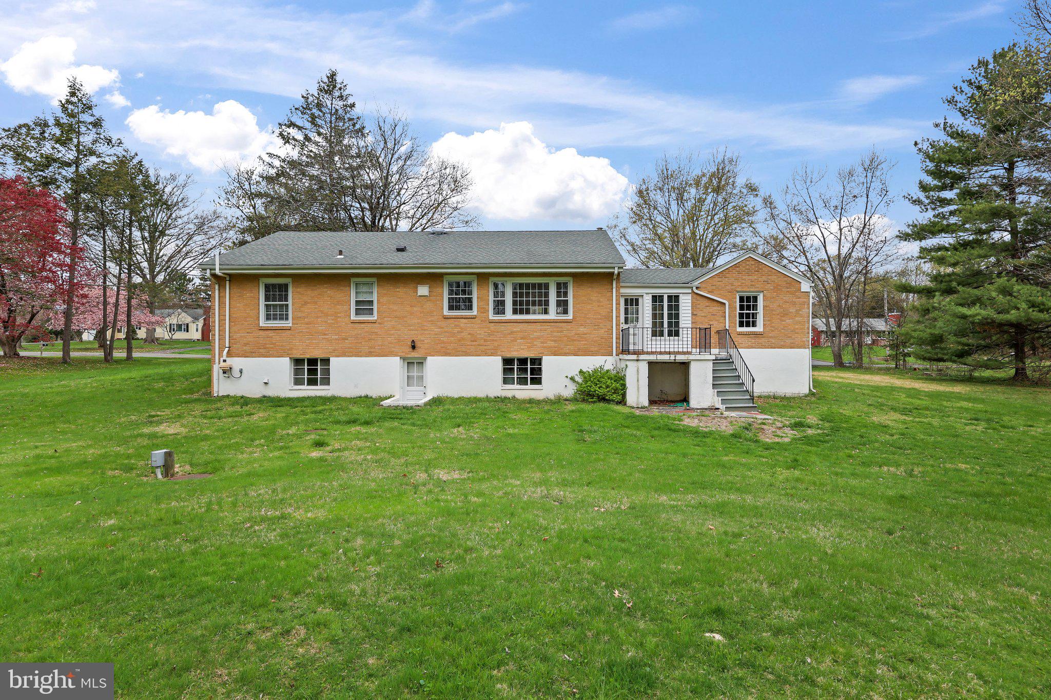 15 Flower Hill Ter