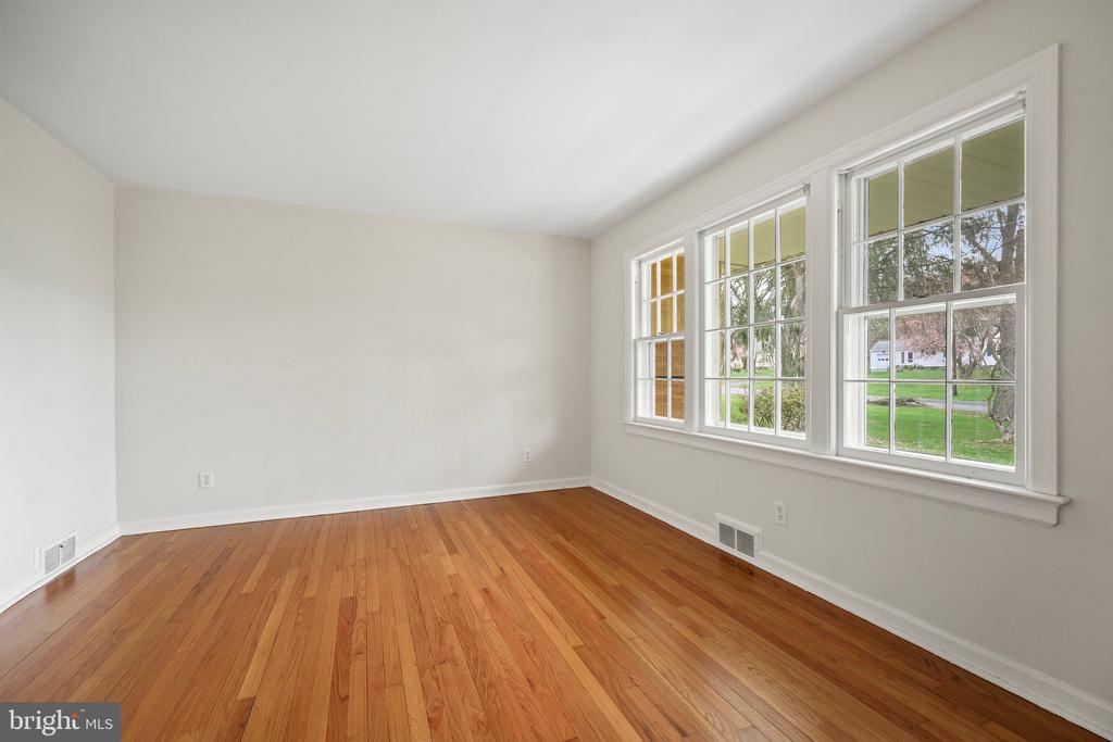 15 Flower Hill Ter