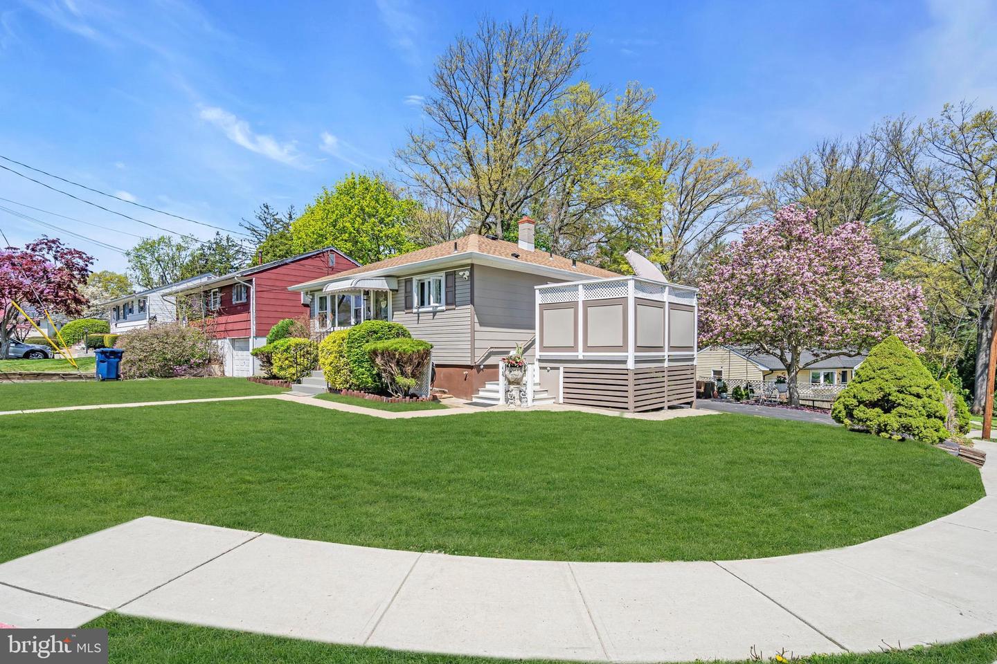 8 Rocky Brook Ct