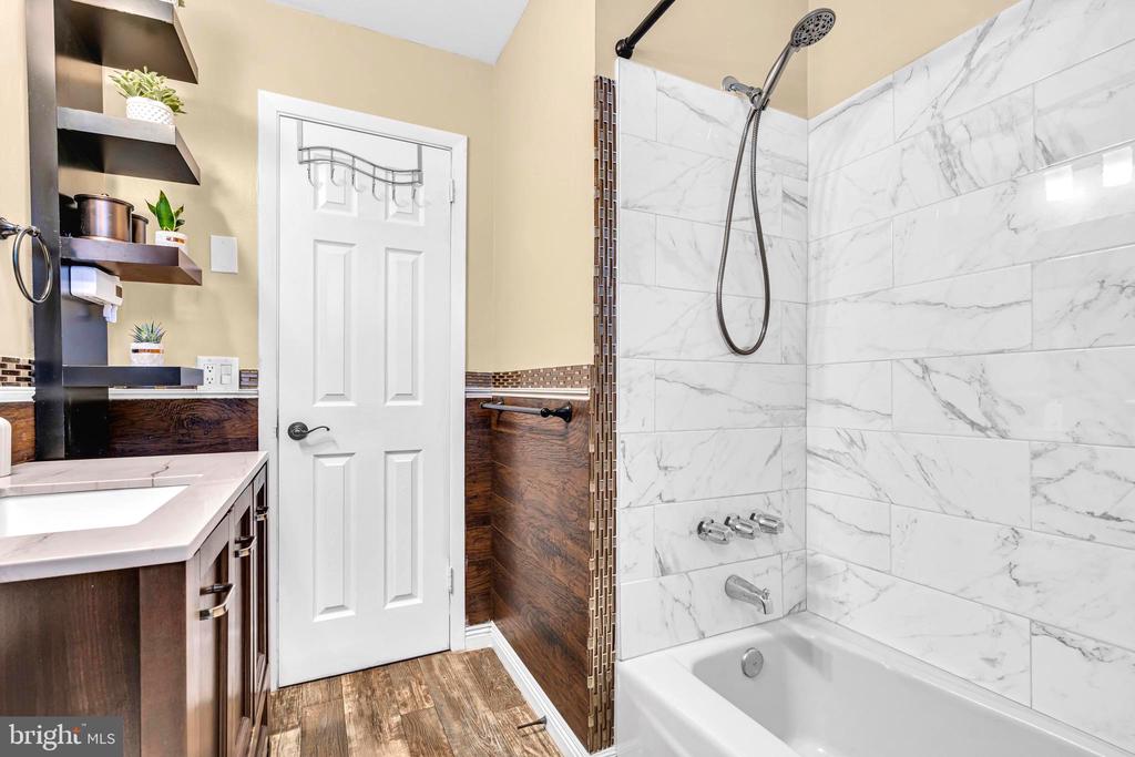 8 Rocky Brook Ct