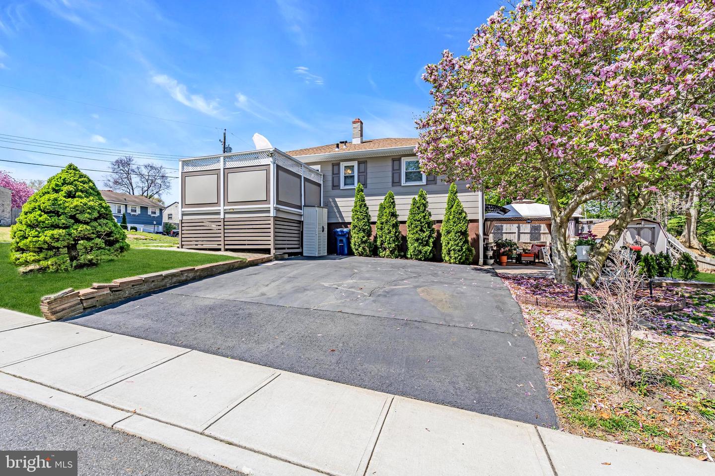 8 Rocky Brook Ct
