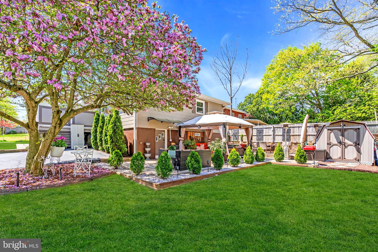 8 Rocky Brook Ct