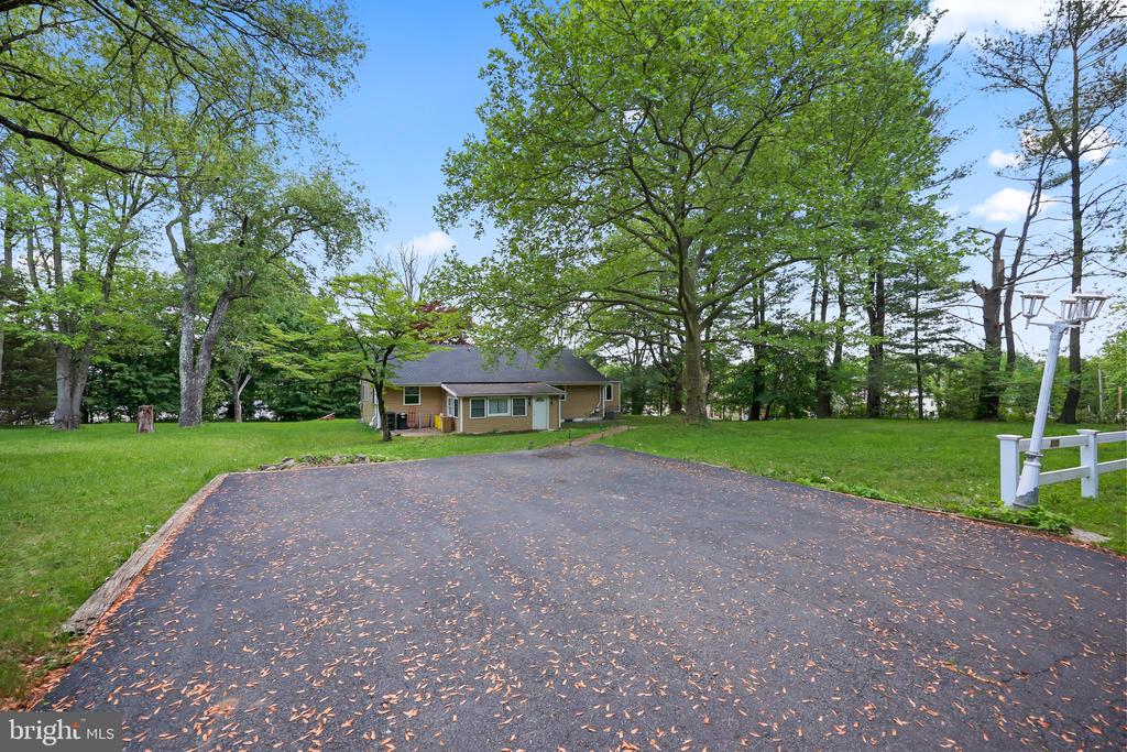 2115 Pennington