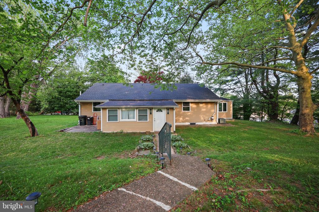 2115 Pennington