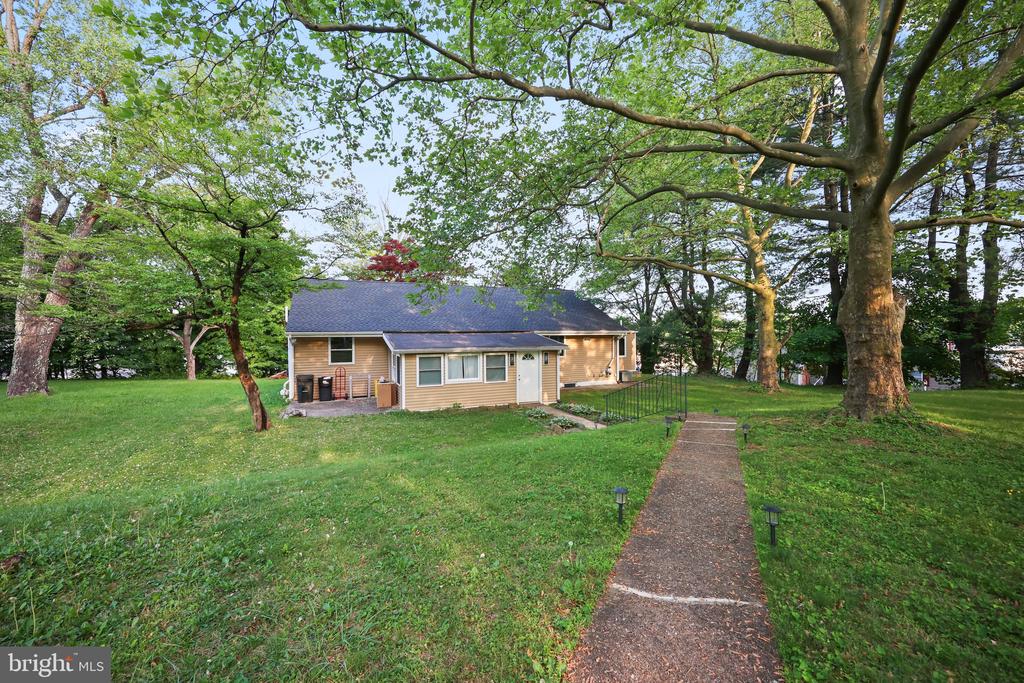 2115 Pennington