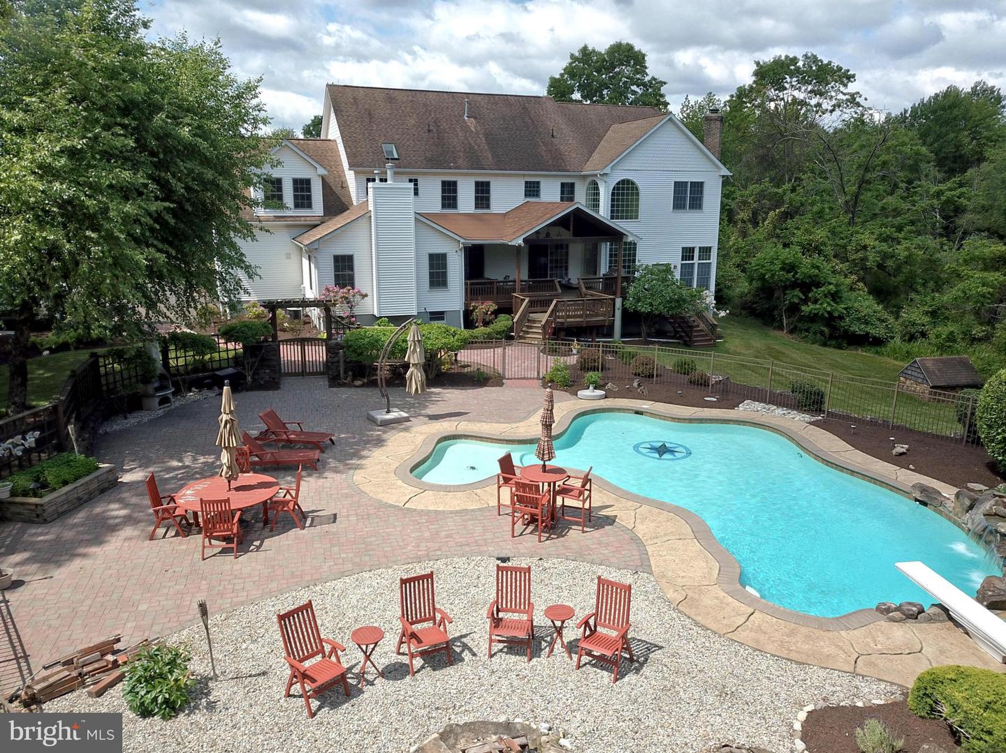 4 Chambers Farm Rd