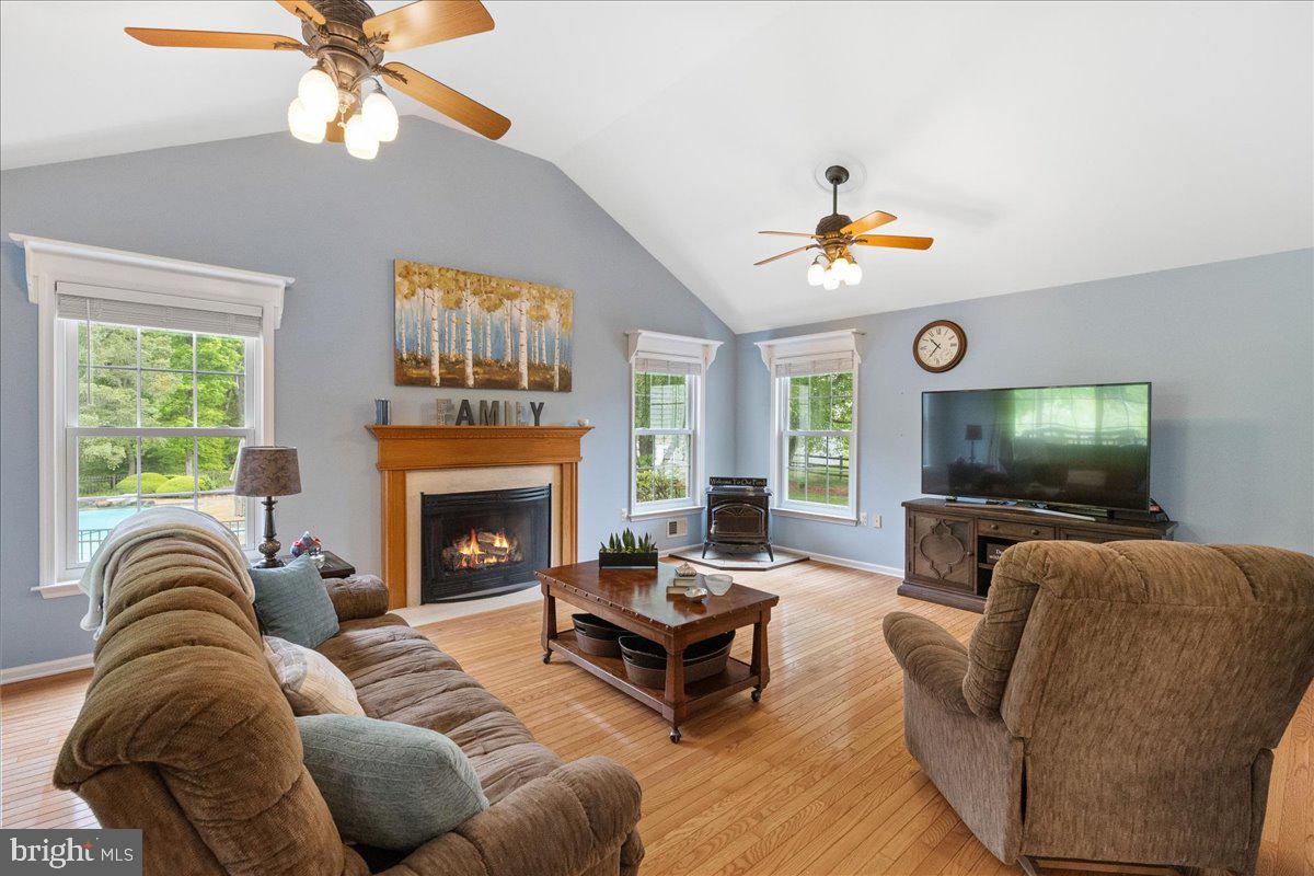 4 Chambers Farm Rd