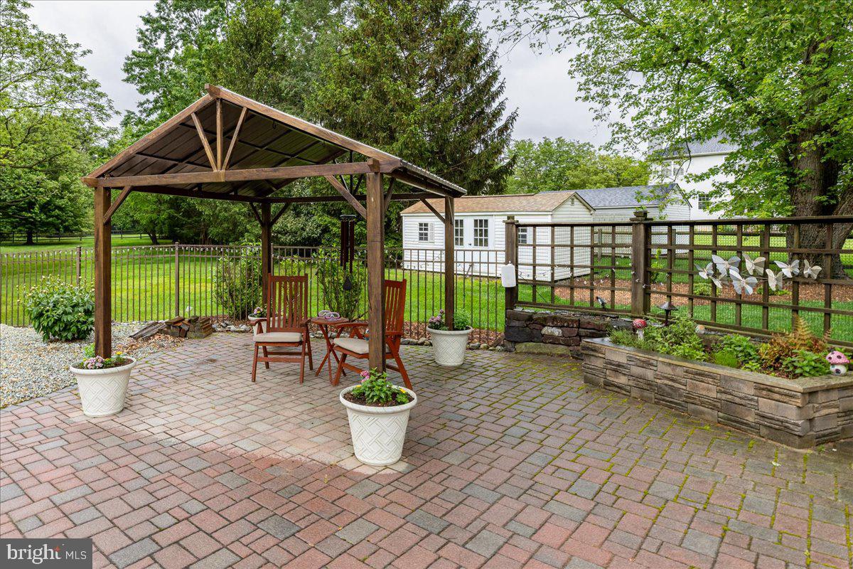 4 Chambers Farm Rd