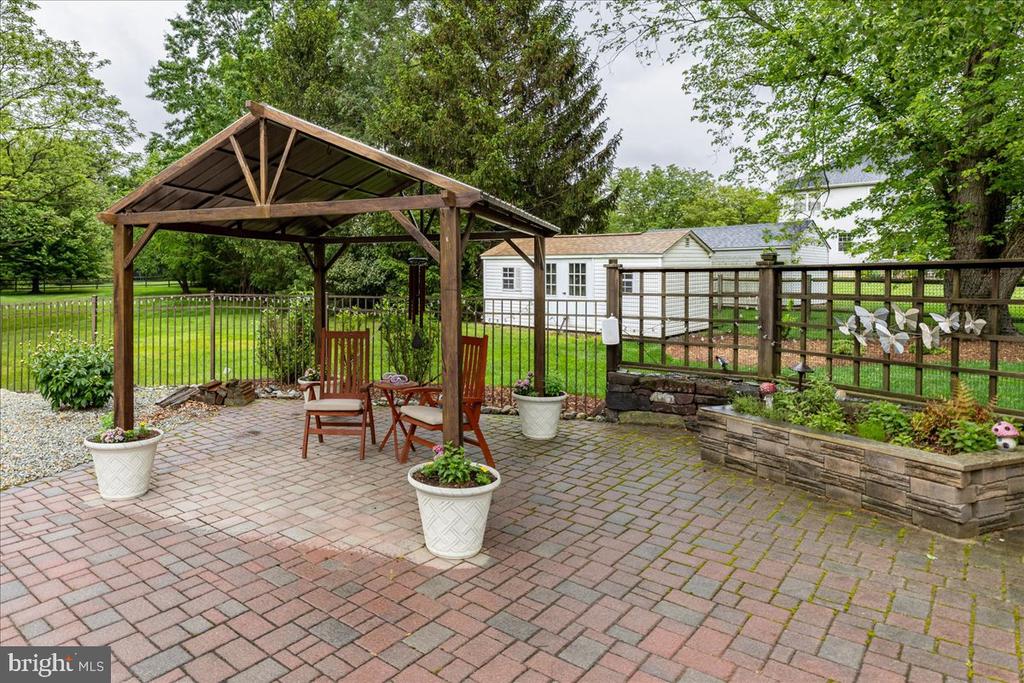 4 Chambers Farm Rd