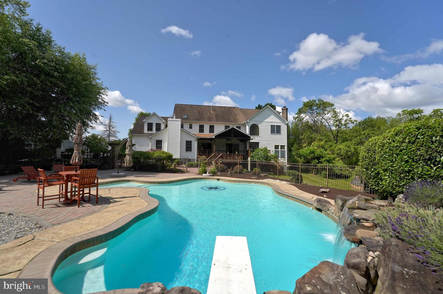 4 Chambers Farm Rd