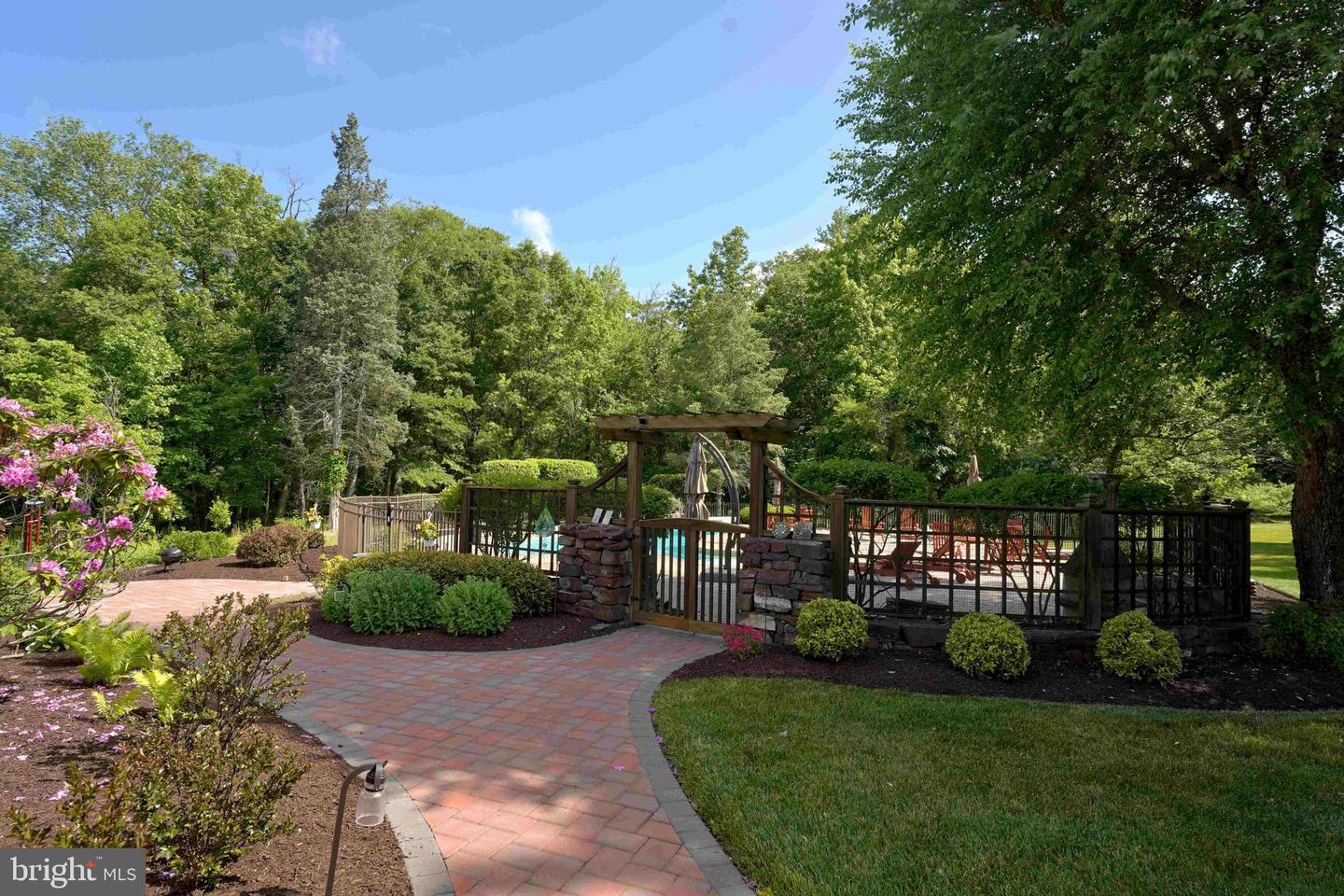 4 Chambers Farm Rd