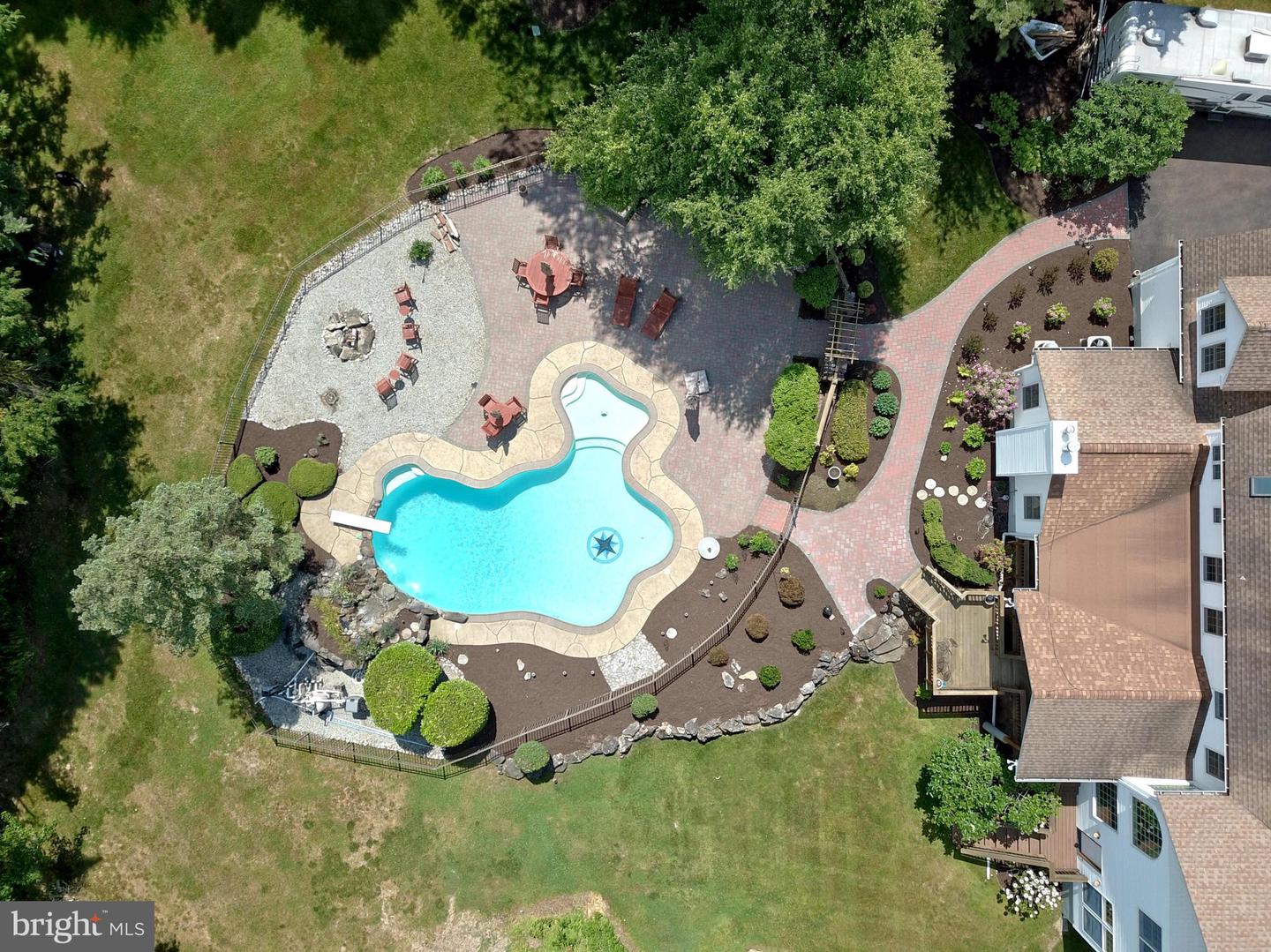 4 Chambers Farm Rd