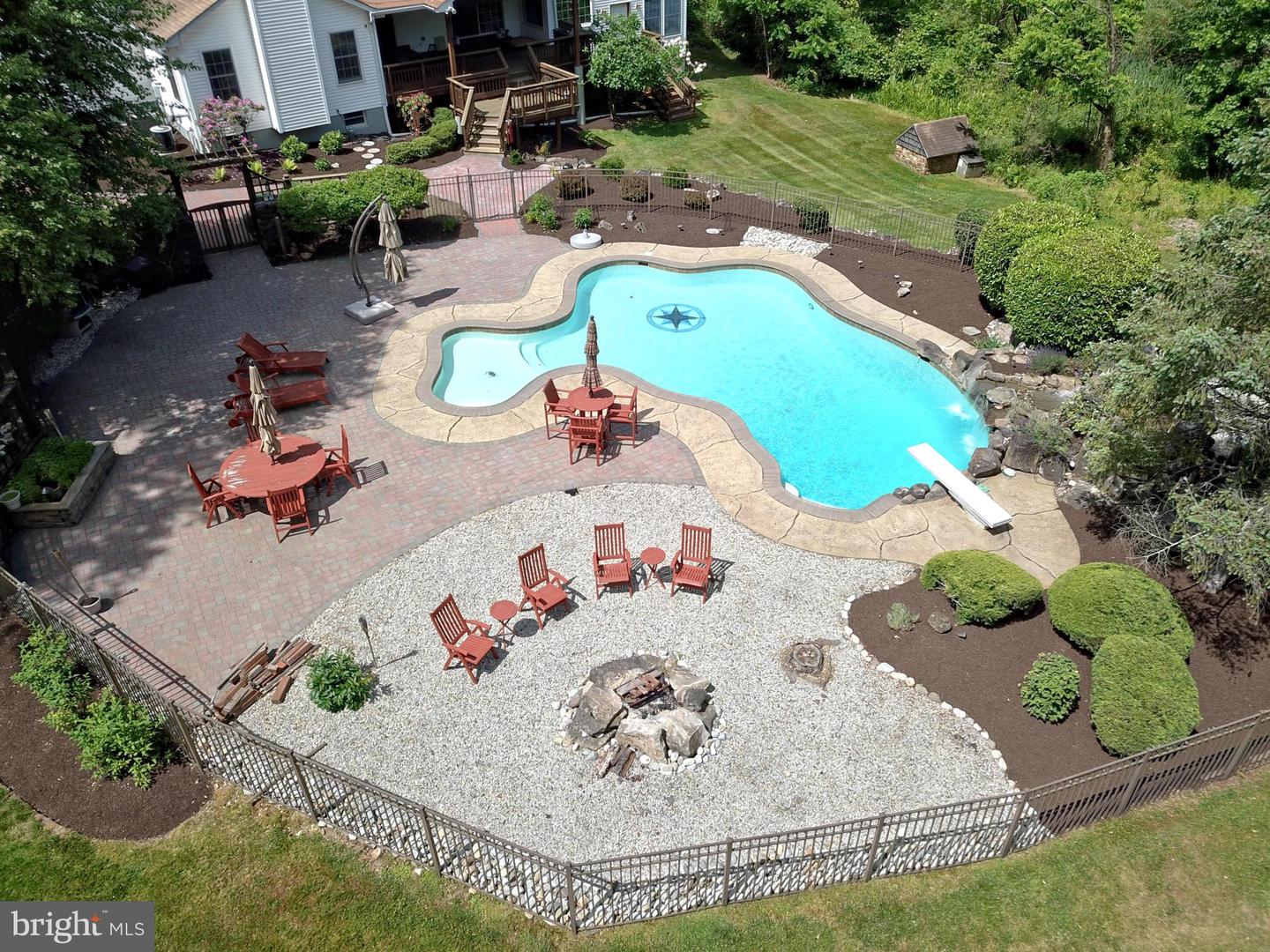 4 Chambers Farm Rd