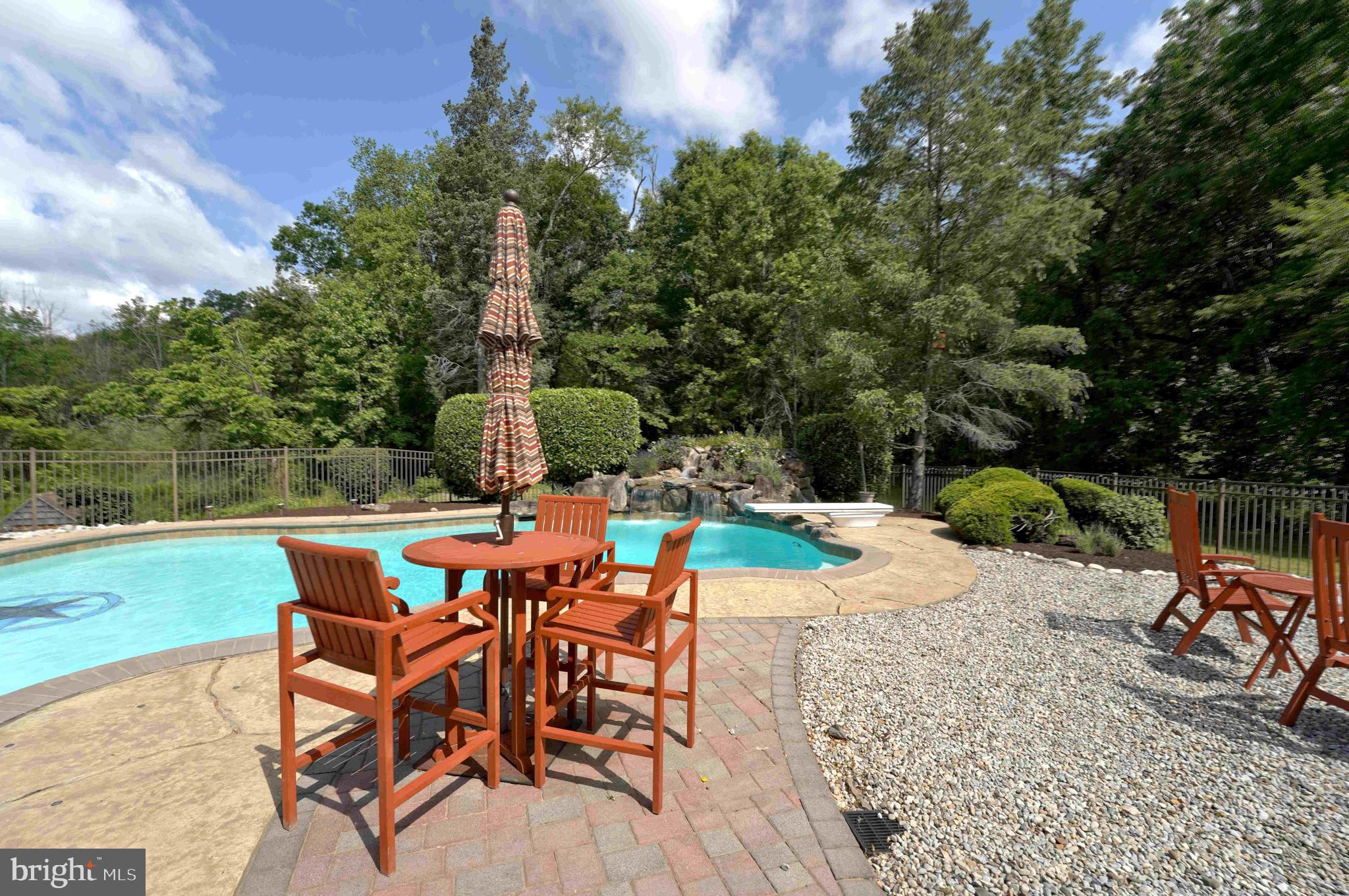 4 Chambers Farm Rd