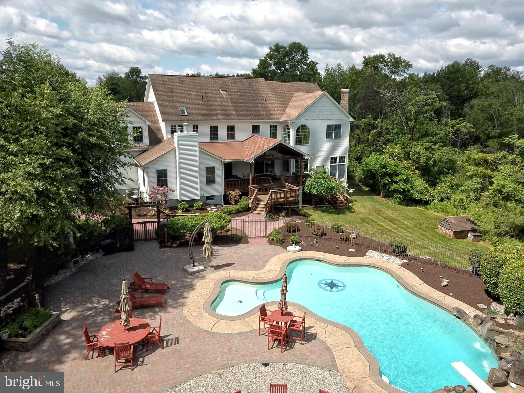 4 Chambers Farm Rd